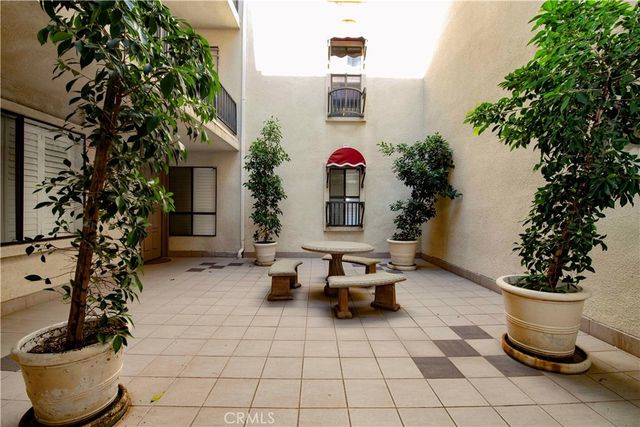 5236 Yarmouth 113, Encino, CA 91316