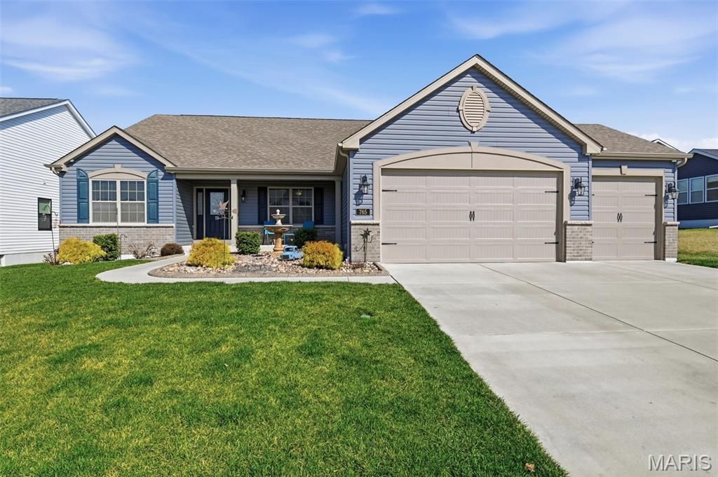 765 Bretton Trails Drive, Lake St Louis, MO 63367