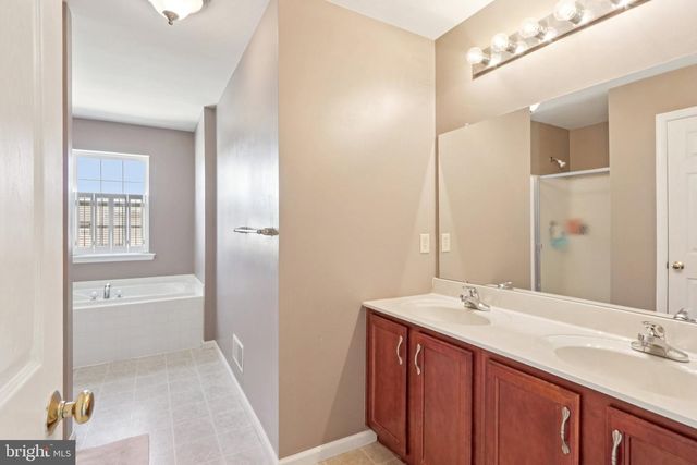 13 CARDINAL LN, Sicklerville, NJ 08081