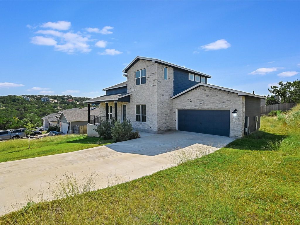 3203 Burnside CIR, Lago Vista, TX 78645