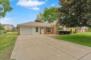 27853 Johnson Road, Grosse Ile Township, MI 48138