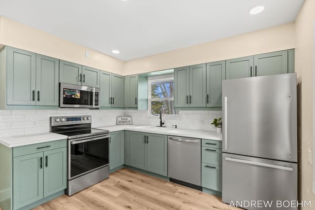 607 Central Bay Avenue, Holland, MI 49423