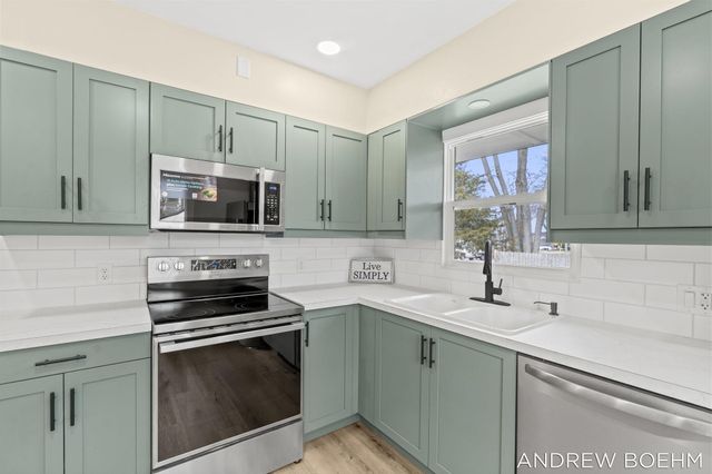 607 Central Bay Avenue, Holland, MI 49423