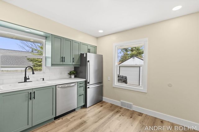 607 Central Bay Avenue, Holland, MI 49423