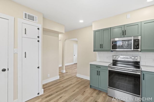 607 Central Bay Avenue, Holland, MI 49423