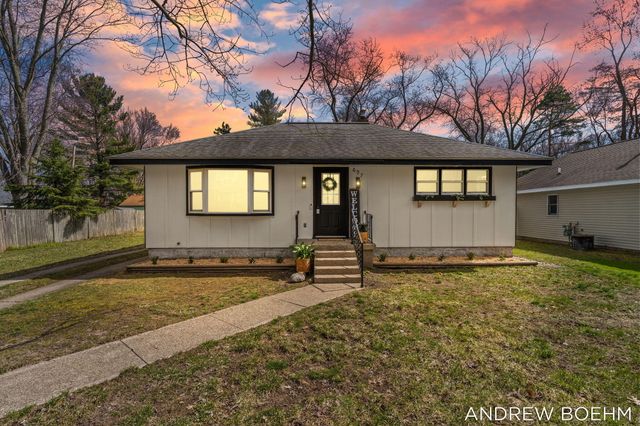 607 Central Bay Avenue, Holland, MI 49423