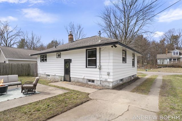 607 Central Bay Avenue, Holland, MI 49423