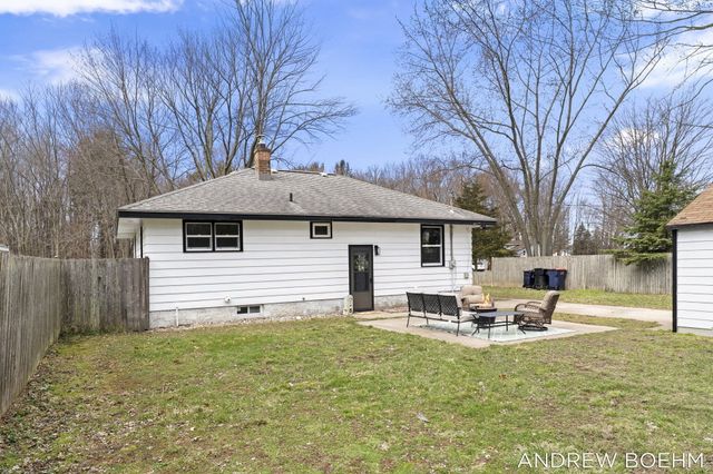 607 Central Bay Avenue, Holland, MI 49423