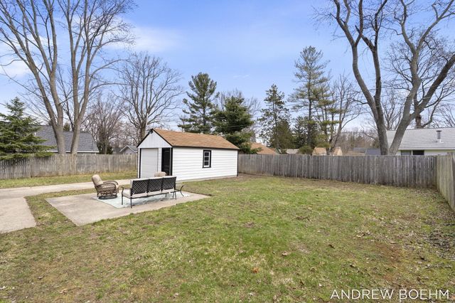 607 Central Bay Avenue, Holland, MI 49423