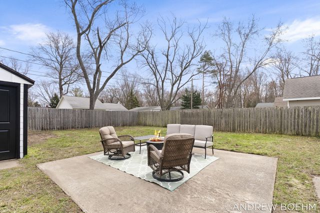 607 Central Bay Avenue, Holland, MI 49423