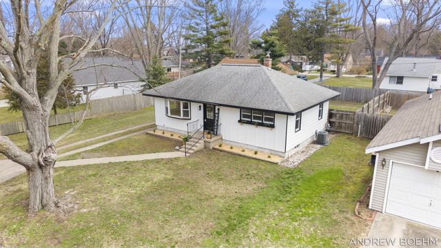 607 Central Bay Avenue, Holland, MI 49423