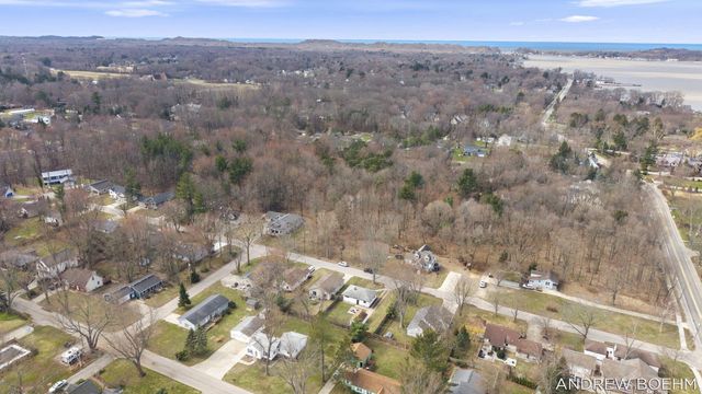 607 Central Bay Avenue, Holland, MI 49423