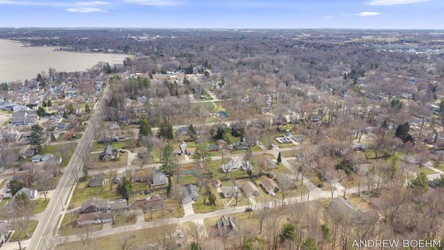 607 Central Bay Avenue, Holland, MI 49423