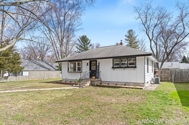 607 Central Bay Avenue, Holland, MI 49423