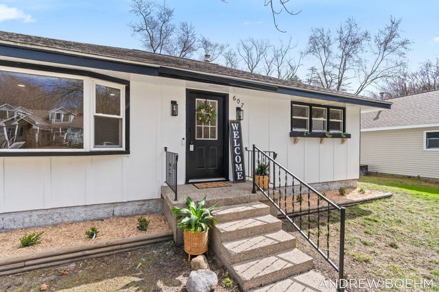607 Central Bay Avenue, Holland, MI 49423