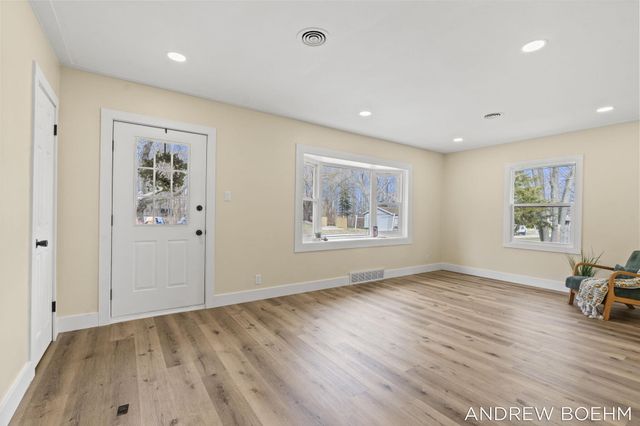 607 Central Bay Avenue, Holland, MI 49423