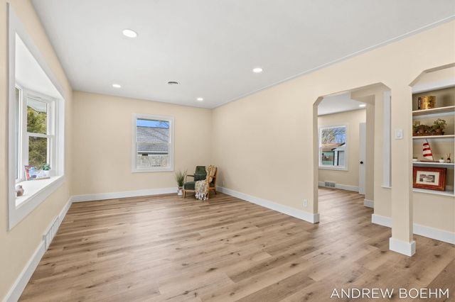 607 Central Bay Avenue, Holland, MI 49423