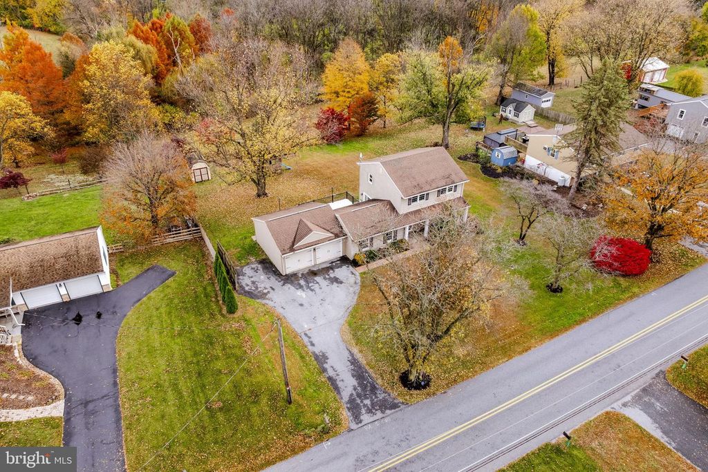 105 HERSHEY RD, Lititz, PA 17543