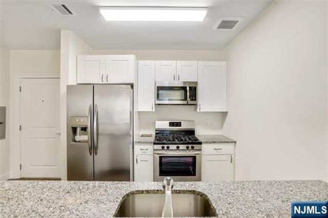 90 Clinton, Newark, NJ 07114