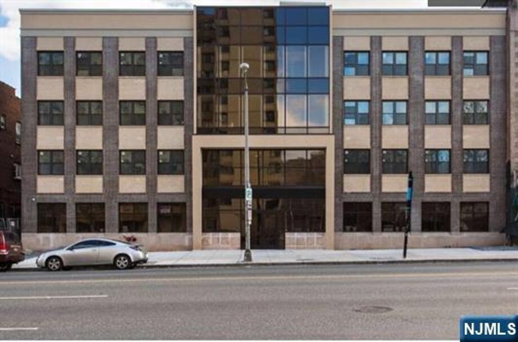 90 Clinton, Newark, NJ 07114