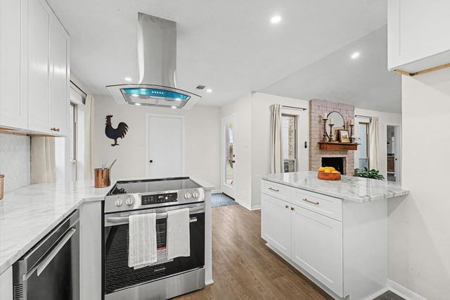 11707 Hillbrook Drive, Houston, TX 77070