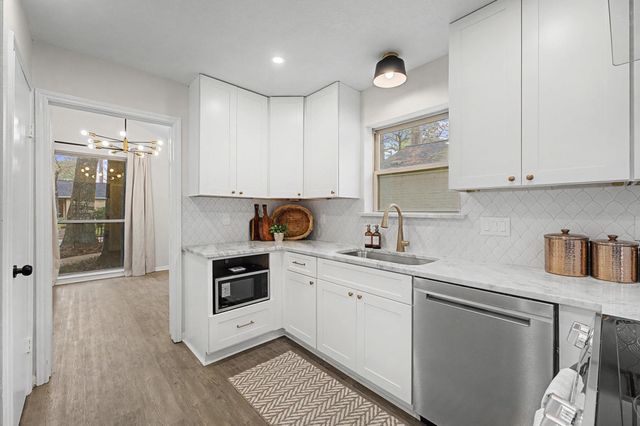 11707 Hillbrook Drive, Houston, TX 77070