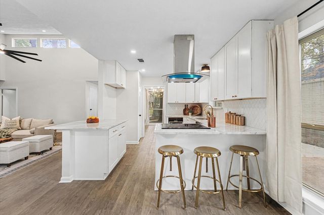 11707 Hillbrook Drive, Houston, TX 77070