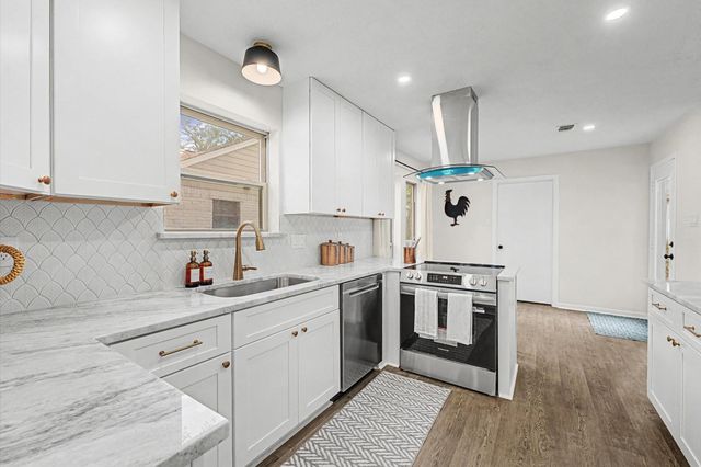 11707 Hillbrook Drive, Houston, TX 77070