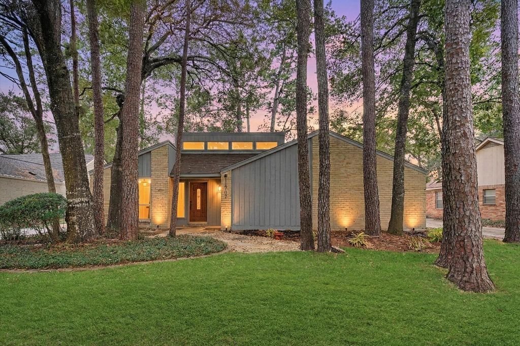 11707 Hillbrook Drive, Houston, TX 77070