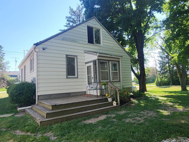 9328 County Road K, Franksville, WI 53126