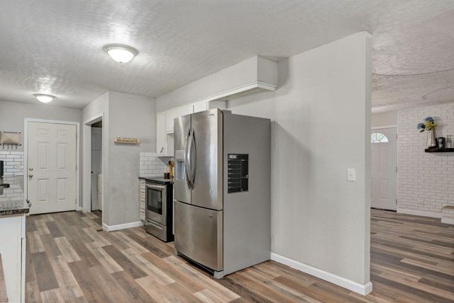 427 N Alexander Avenue, Republic, MO 65738