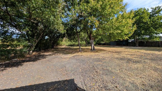 130 Center Street, Nevada, TX 75173