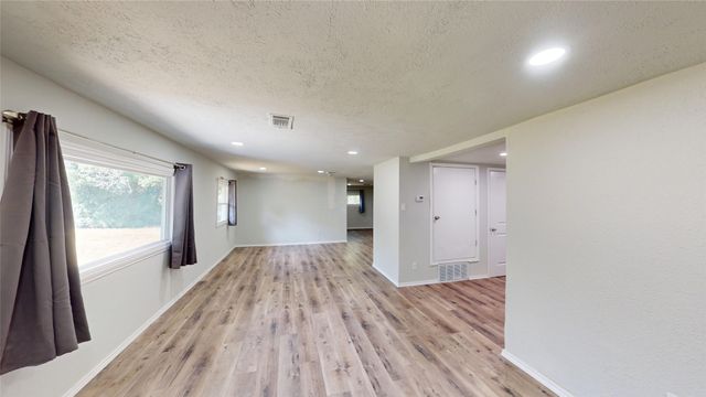 130 Center Street, Nevada, TX 75173