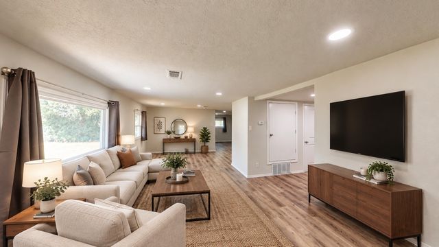 130 Center Street, Nevada, TX 75173
