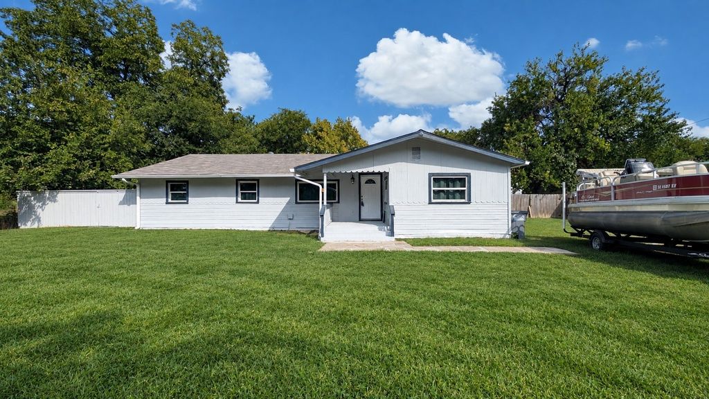 130 Center Street, Nevada, TX 75173