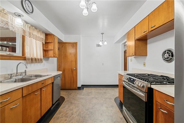 340 Carley Ave, Sharon, PA 16146