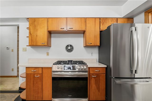 340 Carley Ave, Sharon, PA 16146