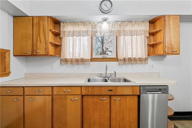 340 Carley Ave, Sharon, PA 16146