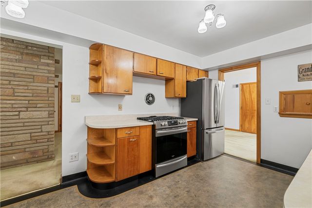 340 Carley Ave, Sharon, PA 16146