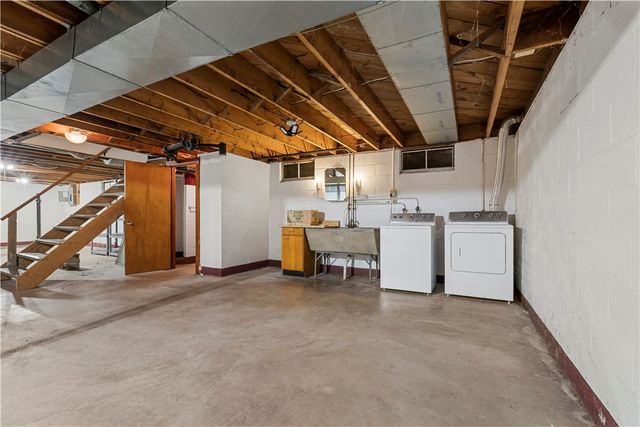 340 Carley Ave, Sharon, PA 16146