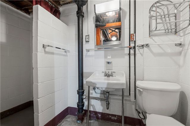 340 Carley Ave, Sharon, PA 16146