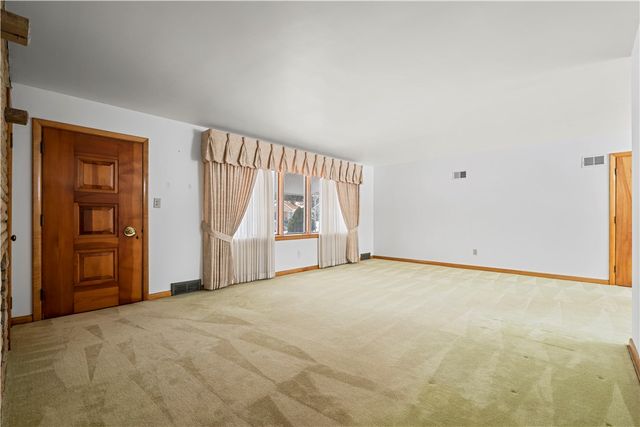 340 Carley Ave, Sharon, PA 16146