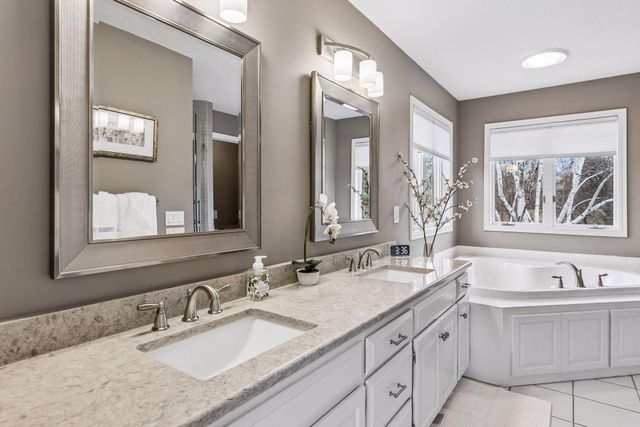 17825 30th Avenue N, Plymouth, MN 55447