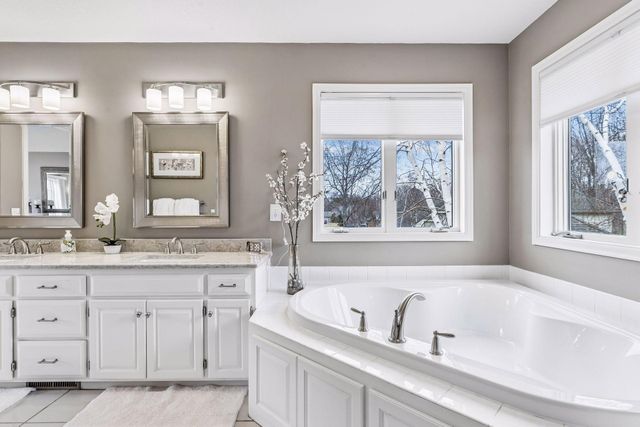 17825 30th Avenue N, Plymouth, MN 55447