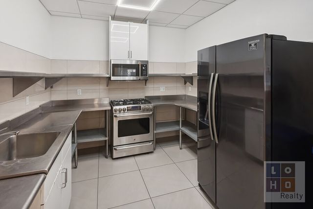 385 Grand St Apt L1606, New York City, NY 10002