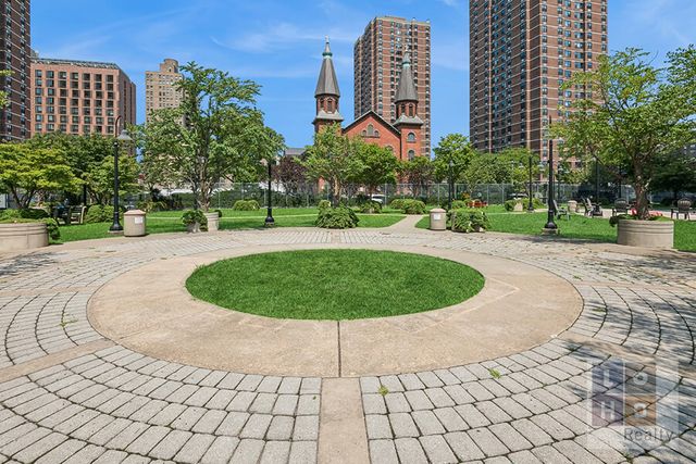385 Grand St Apt L1606, New York City, NY 10002