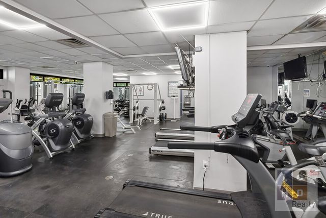 385 Grand St Apt L1606, New York City, NY 10002