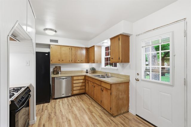 9861 San Lea Drive, Dallas, TX 75228