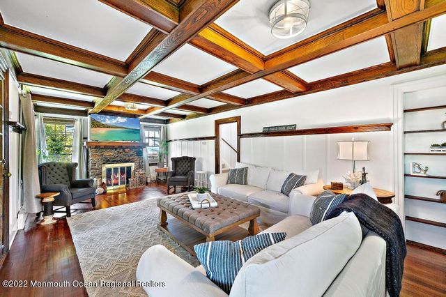 27 Shrewsbury Drive, Monmouth Beach, NJ 07750