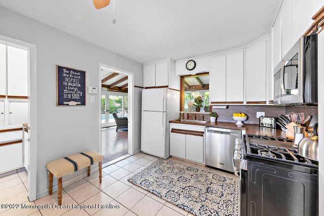 27 Shrewsbury Drive, Monmouth Beach, NJ 07750